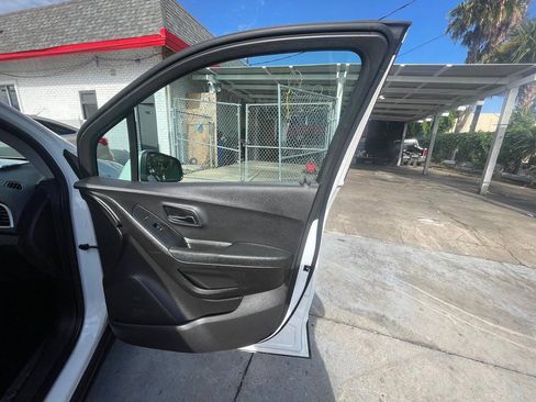 Used 2019 Chevrolet Trax LS FWD image 14