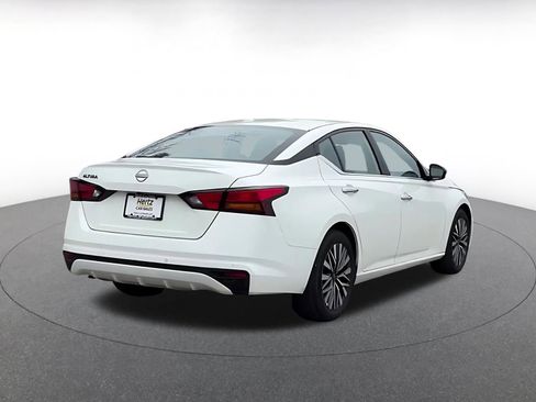 Used 2025 Nissan Altima 2.5 SV FWD image 14