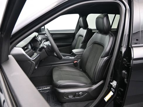 New 2025 Jeep Grand Cherokee L Altitude image 20