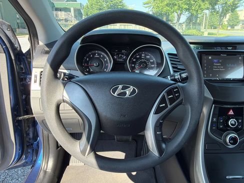 Used 2016 Hyundai Elantra SE FWD image 18