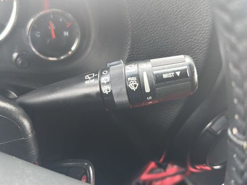 Used 2017 Jeep Wrangler Unlimited Sahara image 25