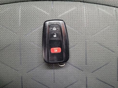 Used 2020 Toyota RAV4 XLE AWD/4WD image 32