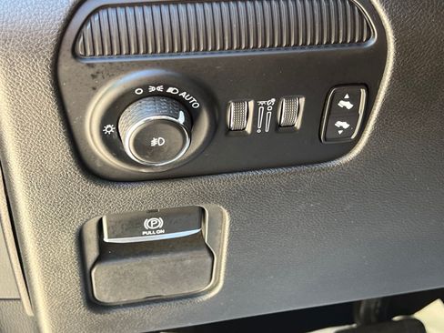 Used 2022 Jeep Wagoneer Series II RWD image 27