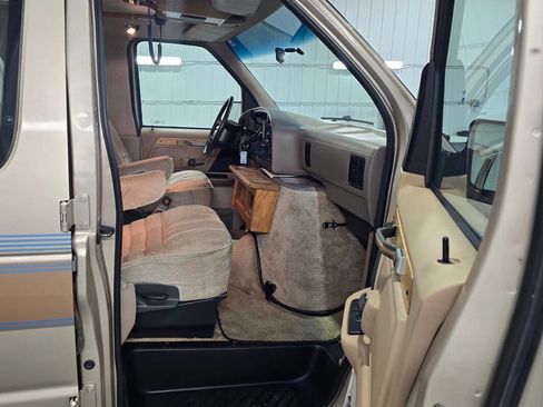 Used 1993 Ford E-150 and Econoline 150 image 8