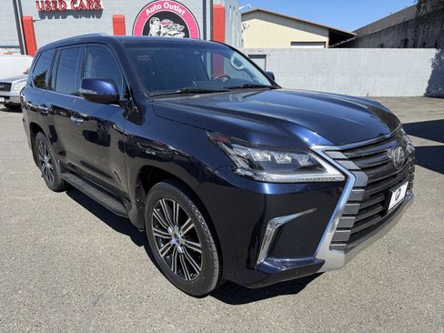 Used 2019 Lexus LX 570 4WD w/ Luxury Package image 6