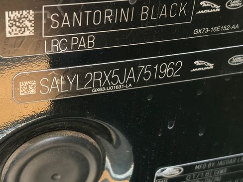 Used 2018 Land Rover Range Rover Velar R-Dynamic SE image 12