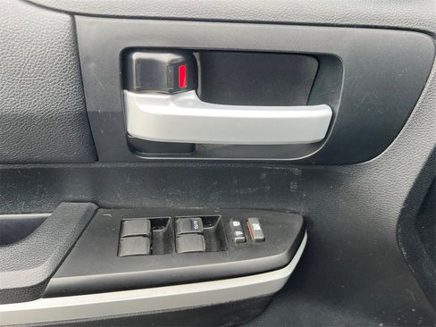 Used 2017 Toyota Tundra SR5 image 12