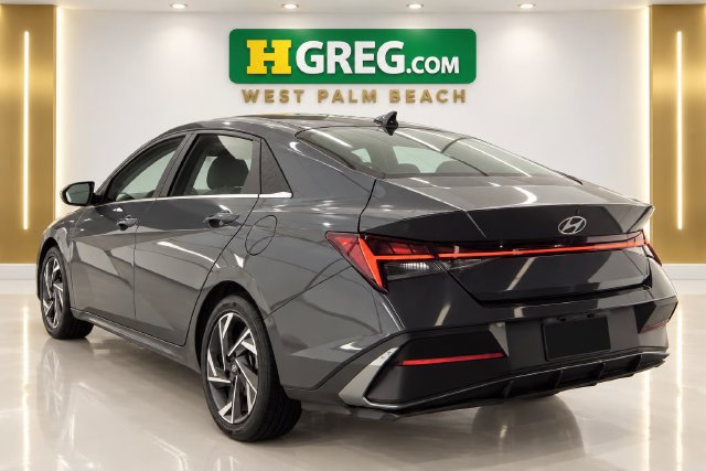 Used 2025 Hyundai Elantra SEL FWD image 2