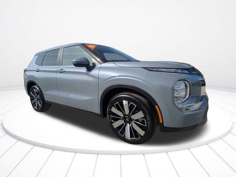 New 2026 Mitsubishi Outlander SE image 2