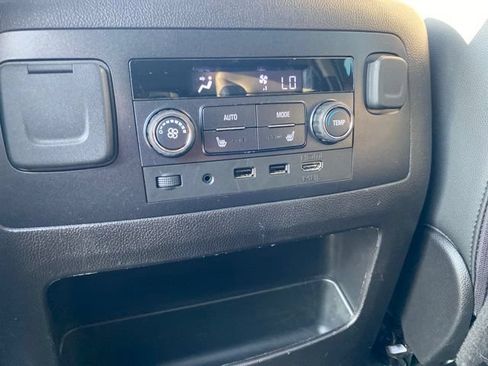 Used 2019 GMC Yukon XL SLT w/ Open Road Package AWD/4WD image 29