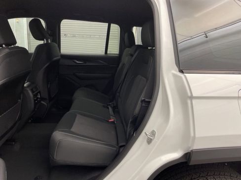 New 2025 Jeep Grand Cherokee Laredo image 15