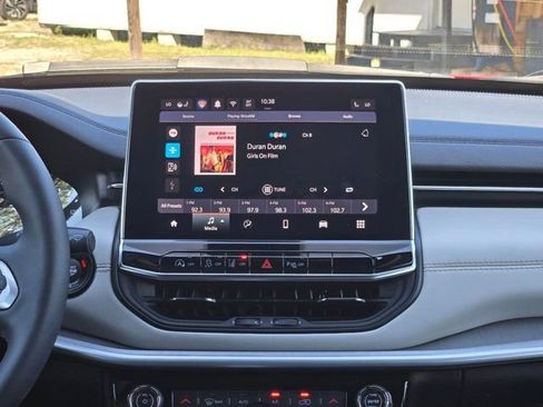 Used 2025 Jeep Compass Limited image 18