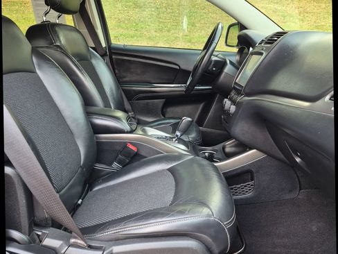 Used 2017 Dodge Journey Crossroad FWD image 11