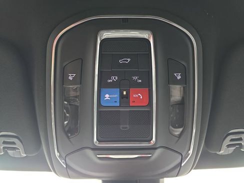 Used 2024 Jeep Wagoneer Series II w/ Flexible Seating Group image 39