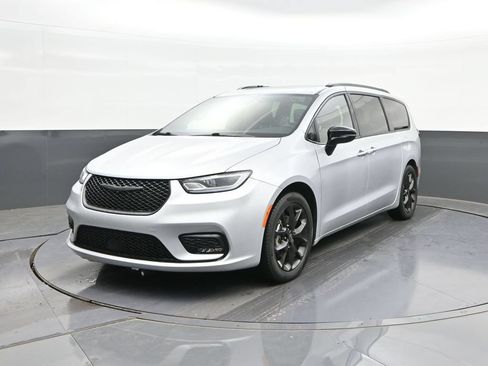 Used 2026 Chrysler Pacifica Limited w/ S Appearance Package FWD image 31