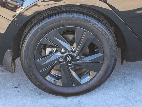 Used 2023 Hyundai Elantra Blue image 12