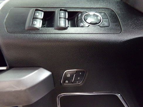 Used 2018 Ford F150 Platinum w/ Equipment Group 701A Luxury image 16