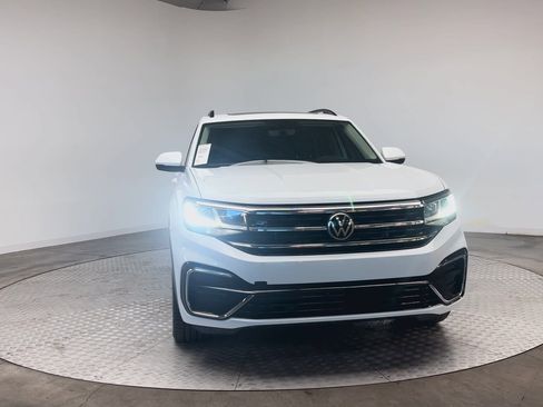 Used 2021 Volkswagen Atlas SE w/ Panoramic Sunroof Package image 3