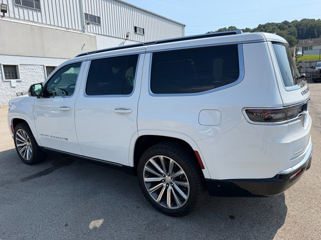 Used 2023 Jeep Grand Wagoneer 4WD image 3