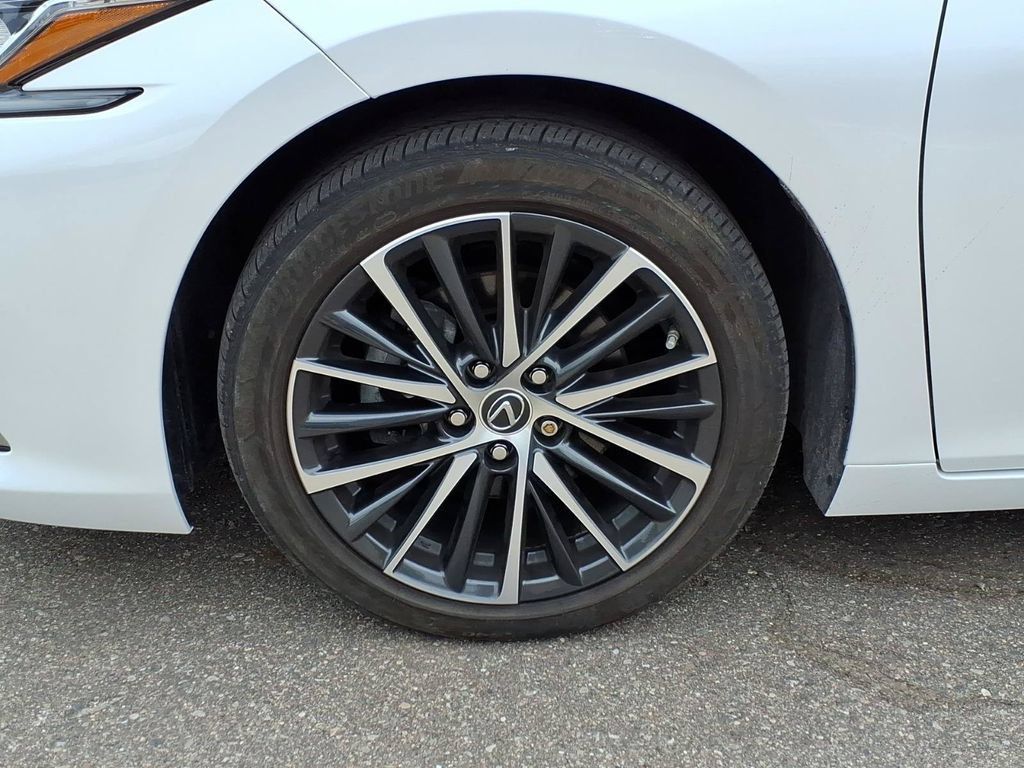 Used 2024 Lexus ES 350 w/ Premium Package FWD image 9