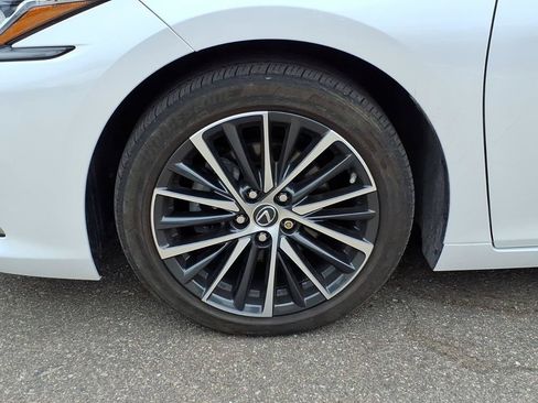 Used 2024 Lexus ES 350 w/ Premium Package FWD image 9