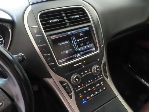 Used 2016 Lincoln MKX Reserve w/ Driver Assistance Package FWD image 19