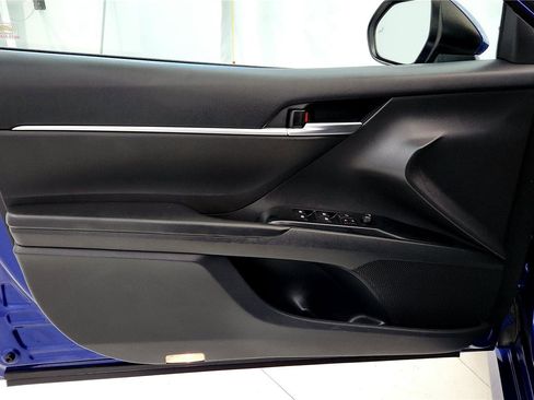 Certified 2018 Toyota Camry LE w/ Convenience Package image 19