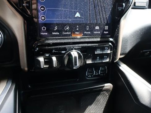 Used 2022 RAM 1500 Laramie AWD/4WD image 13