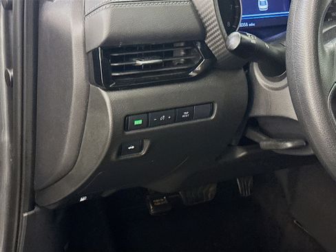 Used 2024 Nissan Sentra SV FWD image 17