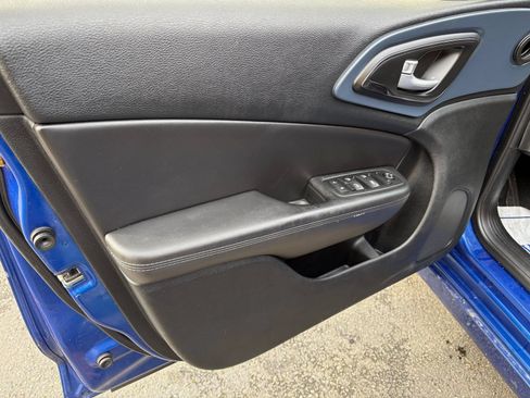 Used 2015 Chrysler 200 S FWD image 13