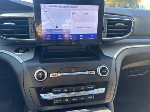 Used 2020 Ford Explorer XLT w/ Equipment Group 202A image 25