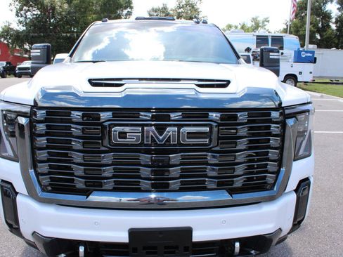 Used 2024 GMC Sierra 3500 Denali Ultimate AWD/4WD image 2