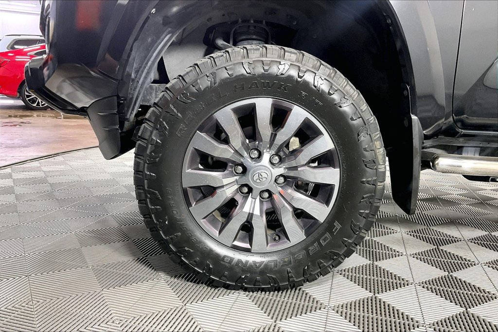 Used 2022 Toyota Tacoma Limited w/ Nightshade Package AWD/4WD image 10