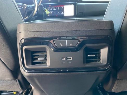 Used 2024 GMC Sierra 2500 AT4 w/ AT4 Preferred Package AWD/4WD image 15