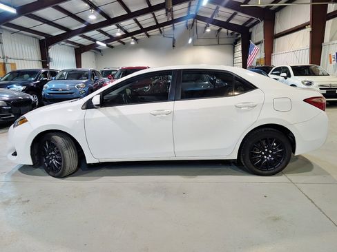 Used 2018 Toyota Corolla LE FWD image 5
