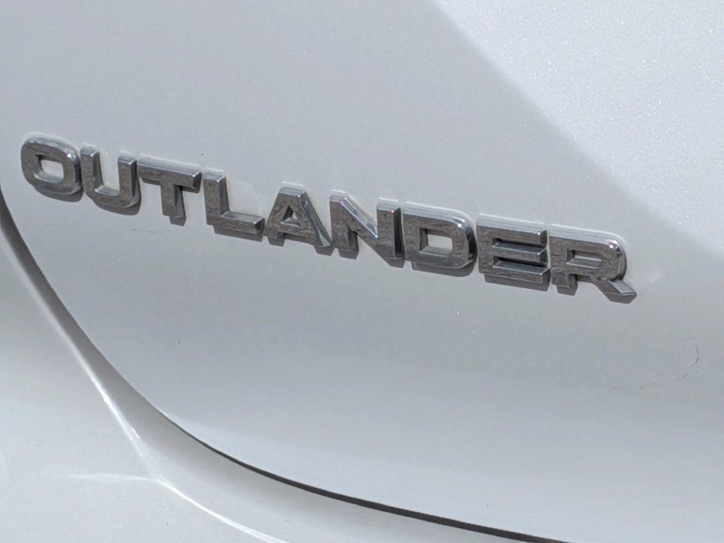 Used 2024 Mitsubishi Outlander SE AWD/4WD image 18