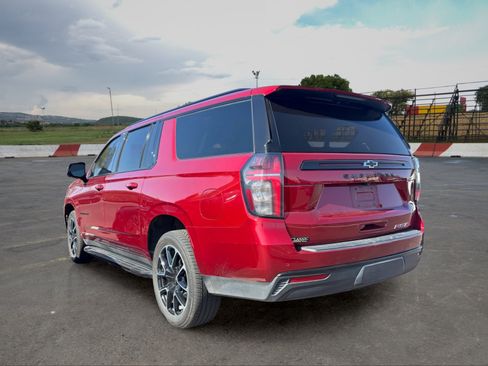 Used 2023 Chevrolet Suburban RST w/ Luxury Package RWD image 4