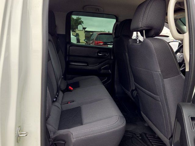 Used 2025 Nissan Frontier SV w/ SV Convenience Package RWD image 15