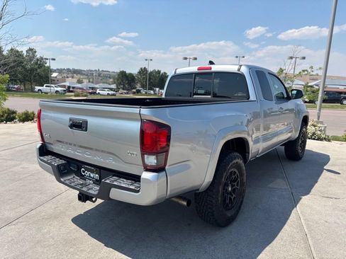 Used 2022 Toyota Tacoma SR5 AWD/4WD image 8