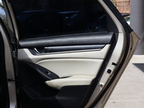 Used 2018 Honda Accord LX image 26