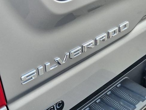 Used 2025 Chevrolet Silverado 1500 LT Trail Boss w/ Convenience Package II AWD/4WD image 9