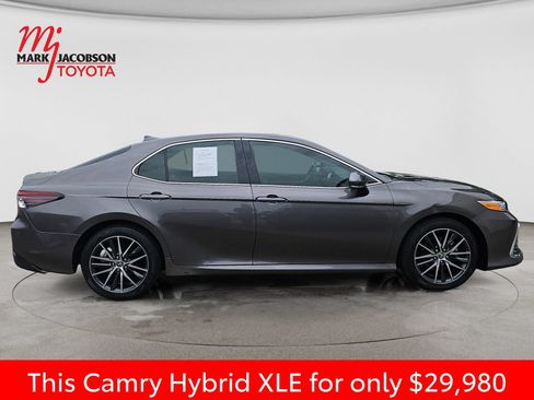 Used 2023 Toyota Camry XLE FWD image 7