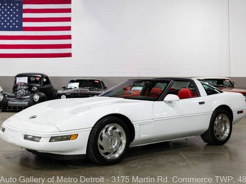 Used 1996 Chevrolet Corvette Coupe RWD image 1