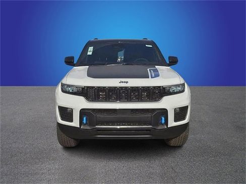 New 2022 Jeep Grand Cherokee Trailhawk w/ Advanced Protech Group II image 2