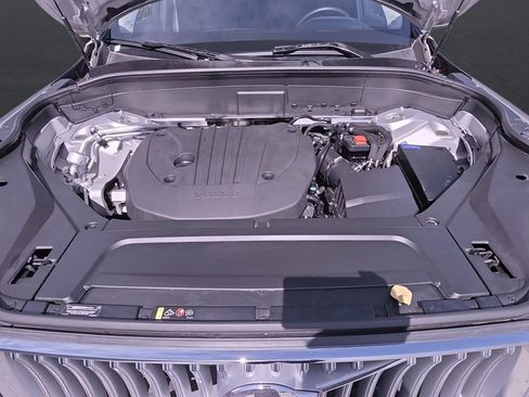 Certified 2025 Volvo XC90 B5 Core AWD/4WD image 35