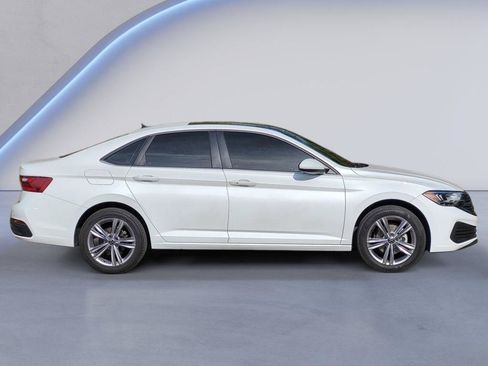 Used 2022 Volkswagen Jetta SE FWD image 4
