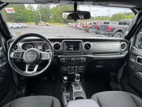 Used 2020 Jeep Wrangler Unlimited Sahara AWD/4WD image 16