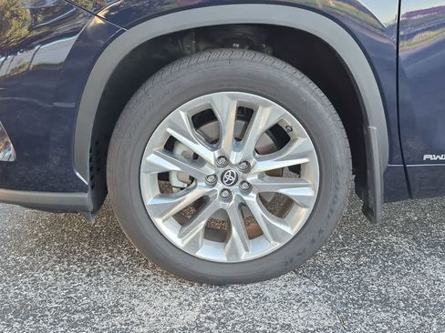 Used 2024 Toyota Highlander Limited AWD/4WD image 13