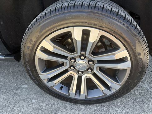 Certified 2020 GMC Yukon XL Denali w/ Denali Premium Package image 38