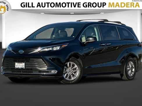 Used 2024 Toyota Sienna XLE image 1